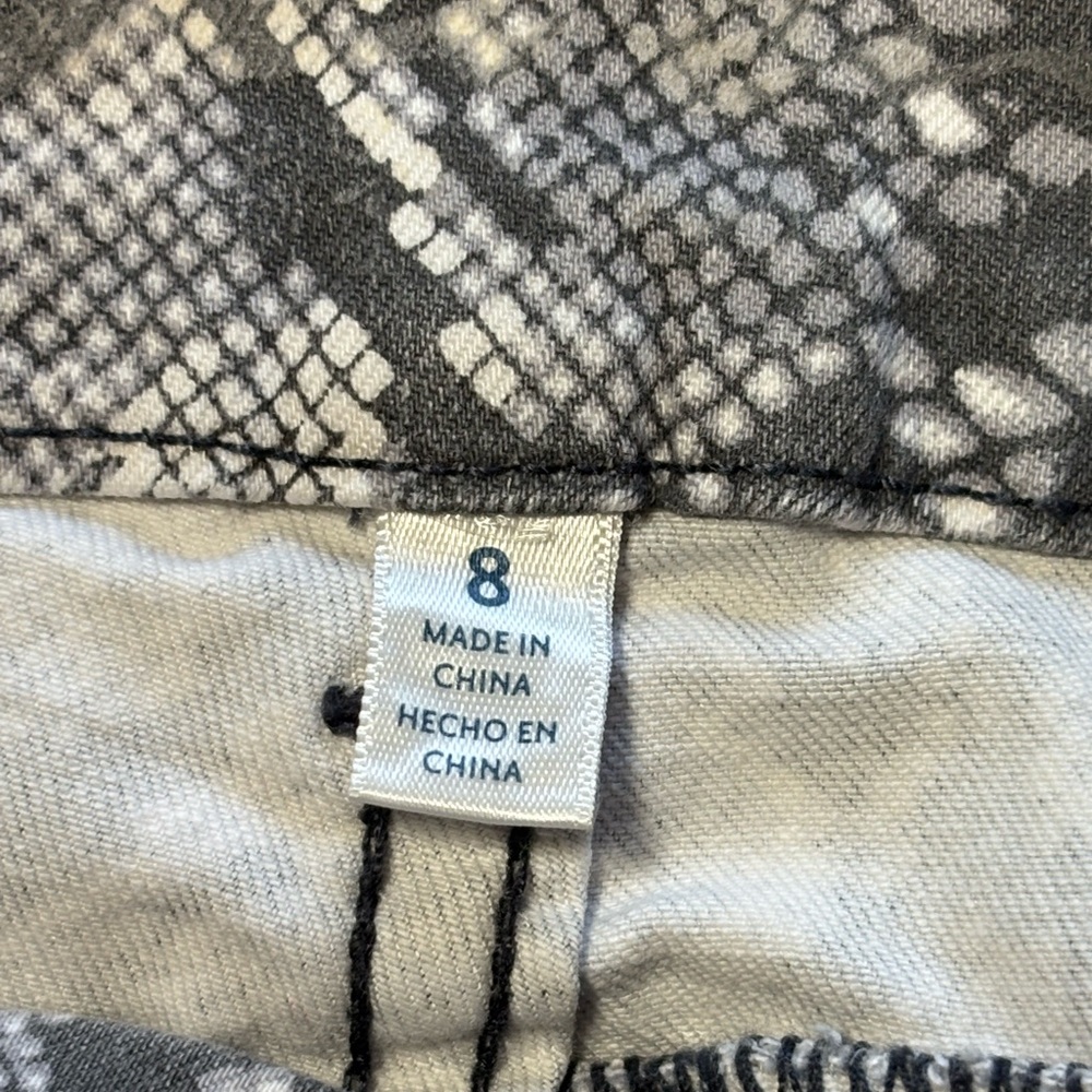 Seven 7 Stylish Snake Print Skinny Jeans - size 8. - Picture 7 of 10